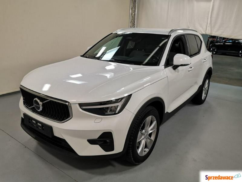 Volvo   SUV 2023,  2.0 benzyna - Na sprzedaż za 152 900 zł - Tychy