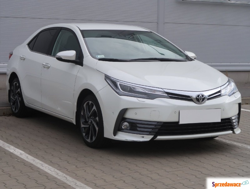 Toyota Corolla  Liftback 2016,  1.6 benzyna - Na sprzedaż za 65 999 zł - Białystok