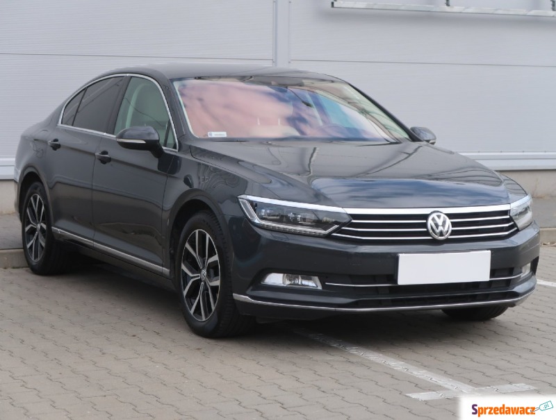 Volkswagen Passat  Liftback 2017,  1.4 benzyna - Na sprzedaż za 57 999 zł - Olsztyn