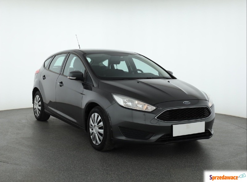 Ford Focus  Hatchback 2017,  1.6 benzyna - Na sprzedaż za 39 999 zł - Piaseczno