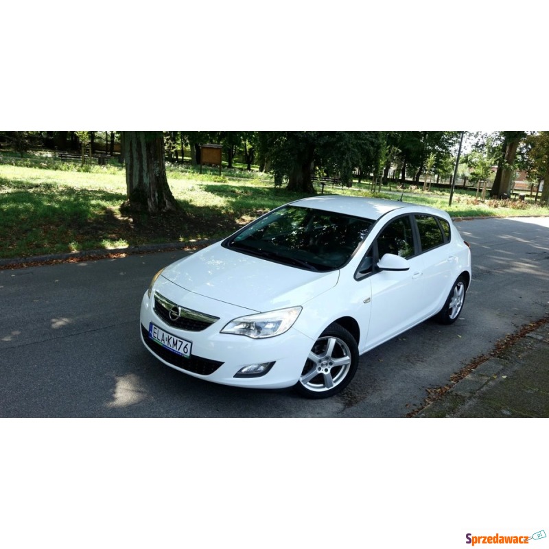 Opel Astra 2011,  1.4 benzyna+LPG - Na sprzedaż za 25 700 zł - Buczek