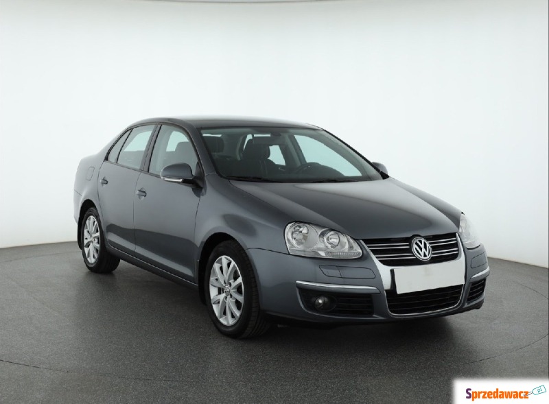 Volkswagen Jetta  Liftback 2009,  1.4 benzyna - Na sprzedaż za 23 999 zł - Piaseczno