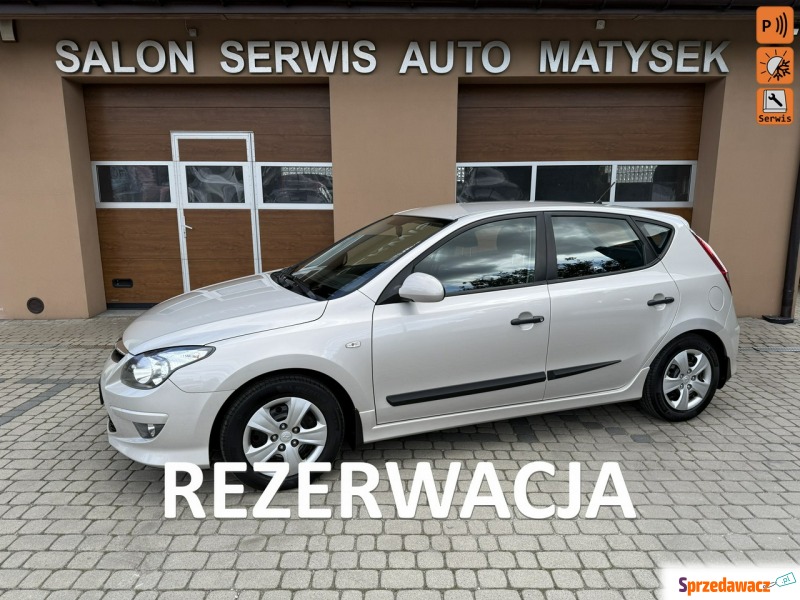 Hyundai i30  Hatchback 2011,  1.4 benzyna - Na sprzedaż za 21 900 zł - Orzech