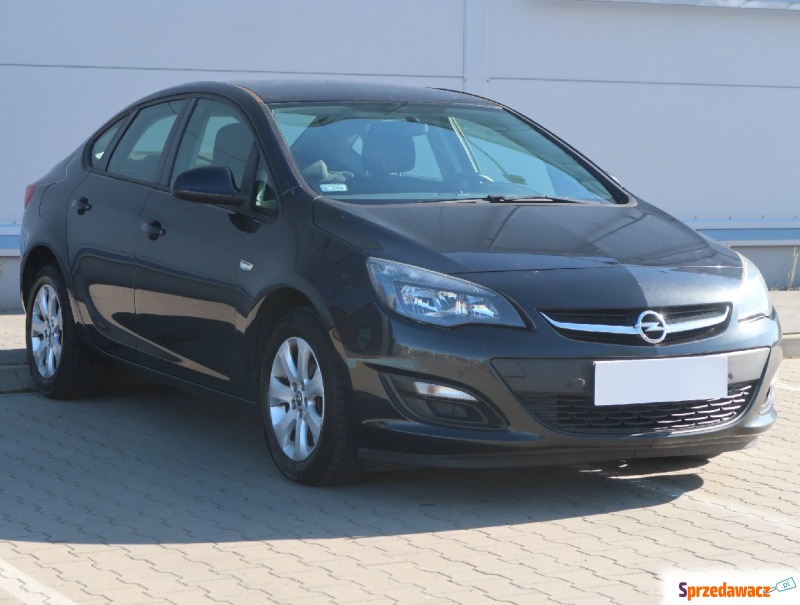 Opel Astra  Liftback 2014,  1.4 benzyna - Na sprzedaż za 31 999 zł - Kędzierzyn-Koźle