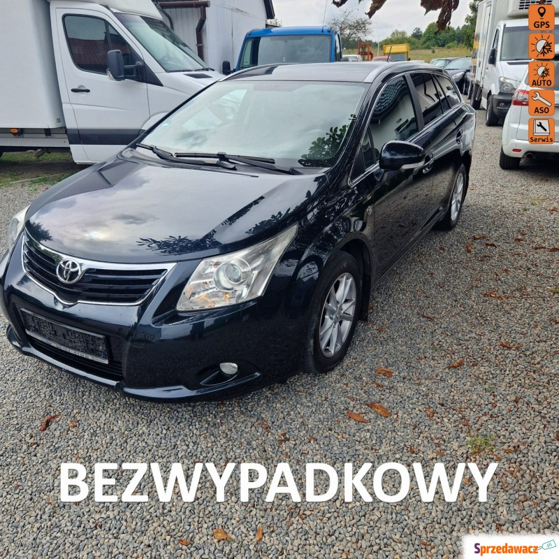 Toyota Avensis 2010,  1.6 benzyna - Na sprzedaż za 26 900 zł - Tomaszów Lubelski