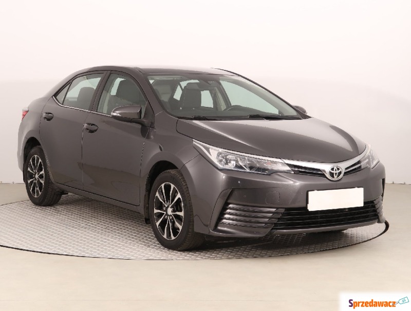 Toyota Corolla  Hatchback 2016,  1.6 benzyna - Na sprzedaż za 51 999 zł - Opole