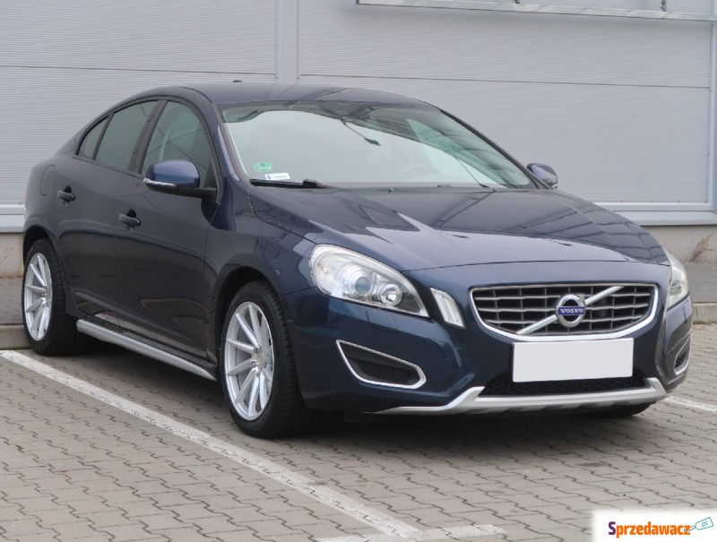 Volvo S60  Liftback 2012,  1.6 benzyna - Na sprzedaż za 46 999 zł - Sieradz