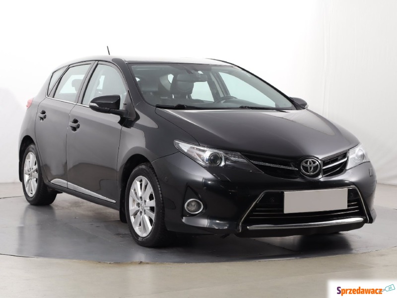 Toyota Auris  Hatchback 2014,  1.6 benzyna - Na sprzedaż za 35 999 zł - Katowice