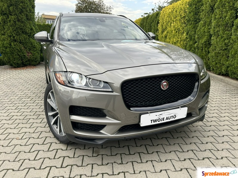 Jaguar F-PACE  SUV 2018,  2.0 benzyna - Na sprzedaż za 109 800 zł - Tarnów