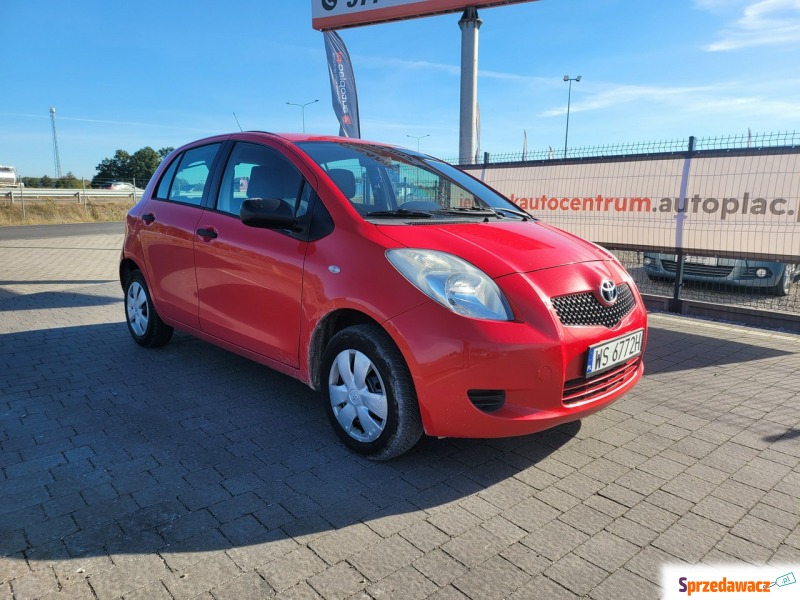 Toyota Yaris  Hatchback 2006,  1.0 benzyna - Na sprzedaż za 6 500,00 zł - Lipówki