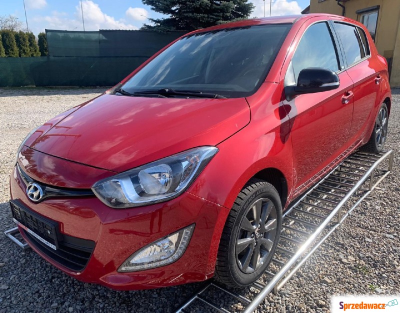 Hyundai i20  Hatchback 2014,  0.1 benzyna - Na sprzedaż za 29 900 zł - Nisko