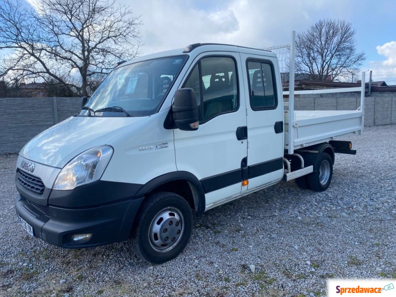 Iveco Daily 35C13 2,3 HPI 130KM 3,5T Klima Doka... - Samochody osobowe - Nisko