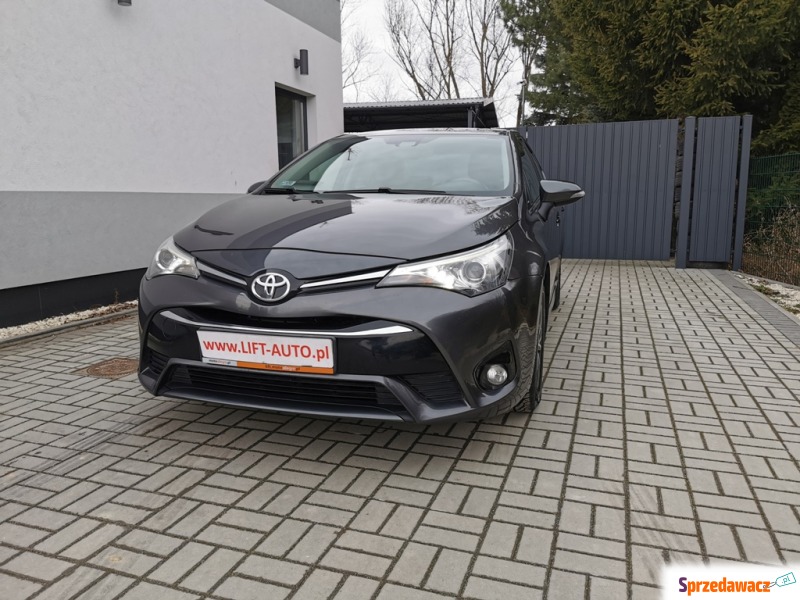 Toyota Avensis 2015,  1.8 benzyna - Na sprzedaż za 62 900 zł - Strzegom