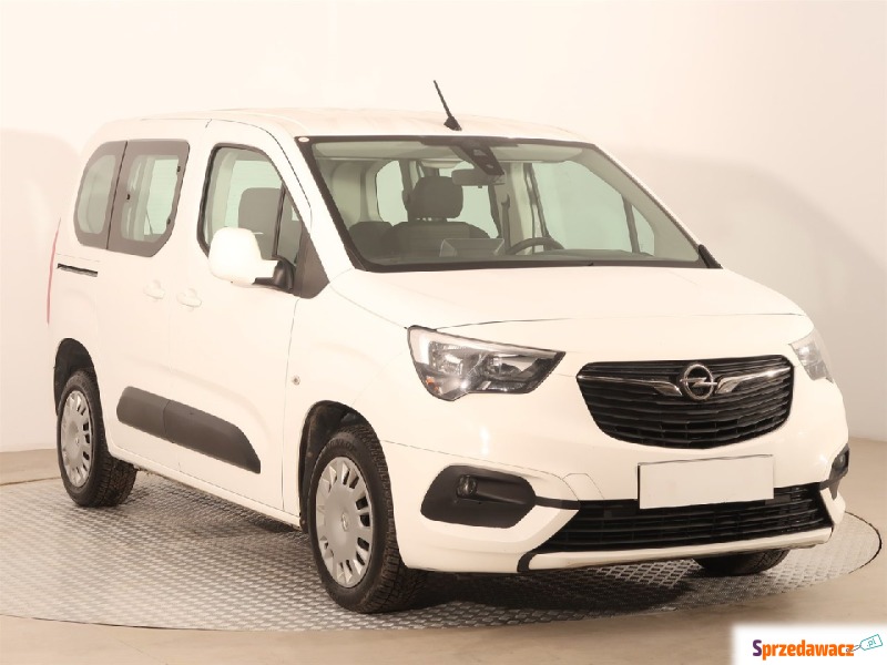 Opel Combo  Pick-up 2019,  1.5 diesel - Na sprzedaż za 49 999 zł - Zabrze