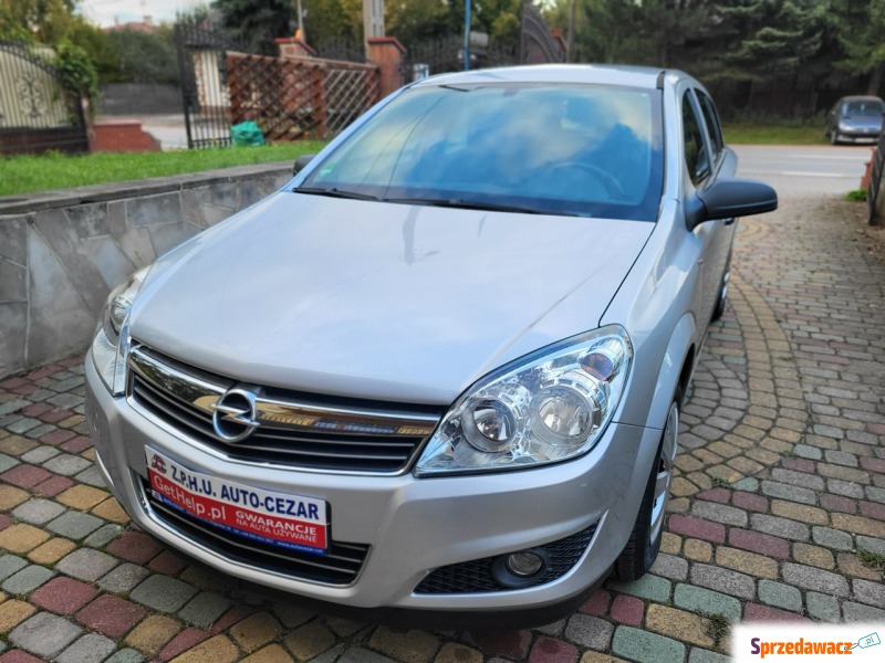 Opel Astra  Hatchback 2007,  1.4 benzyna - Na sprzedaż za 13 500 zł - Wąchock