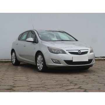 Opel Astra 1.7 CDTI (110KM), 2012