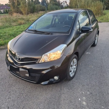 Toyota Yaris  Hatchback 2012,  1.0 benzyna - Na sprzedaż za 19 990 zł - Tomaszów Lubelski - zdjęcie 2