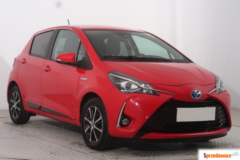 Toyota Yaris  Hatchback 2018,  1.5 benzyna - Na sprzedaż za 62 999 zł - Jelenia Góra