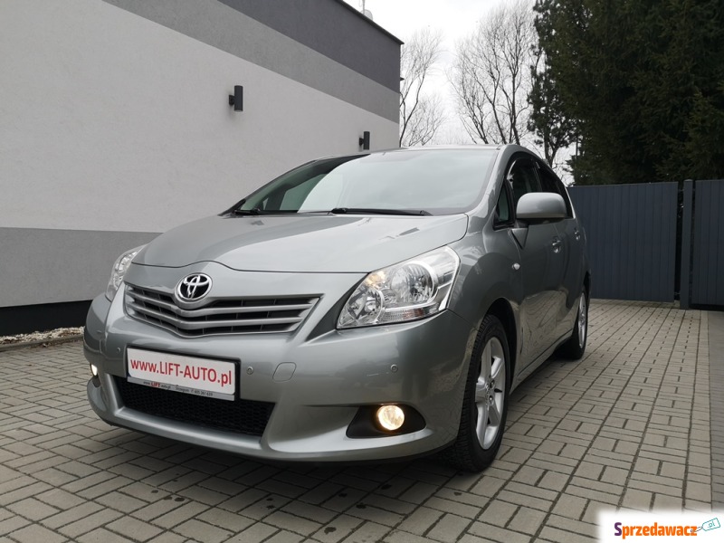 Toyota Verso - Samochody osobowe - Strzegom