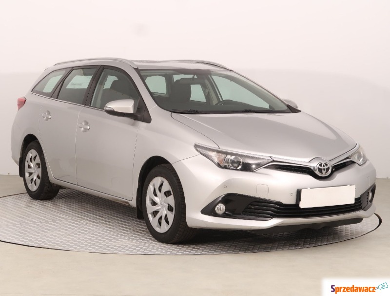 Toyota Auris  Kombi 2016,  1.6 benzyna - Na sprzedaż za 51 999 zł - Kraśnik