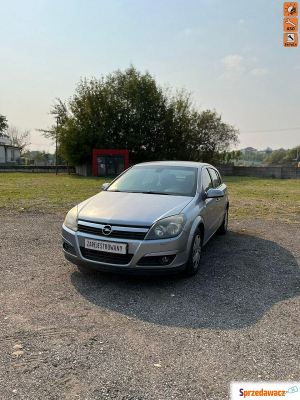 Opel Astra  Hatchback 2004,  1.8 benzyna - Na sprzedaż za 8 900,00 zł - Lublin