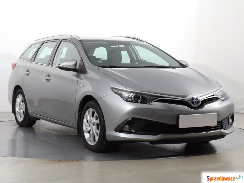 Toyota Auris  Kombi 2015,  1.8 benzyna - Na sprzedaż za 55 999 zł - Katowice