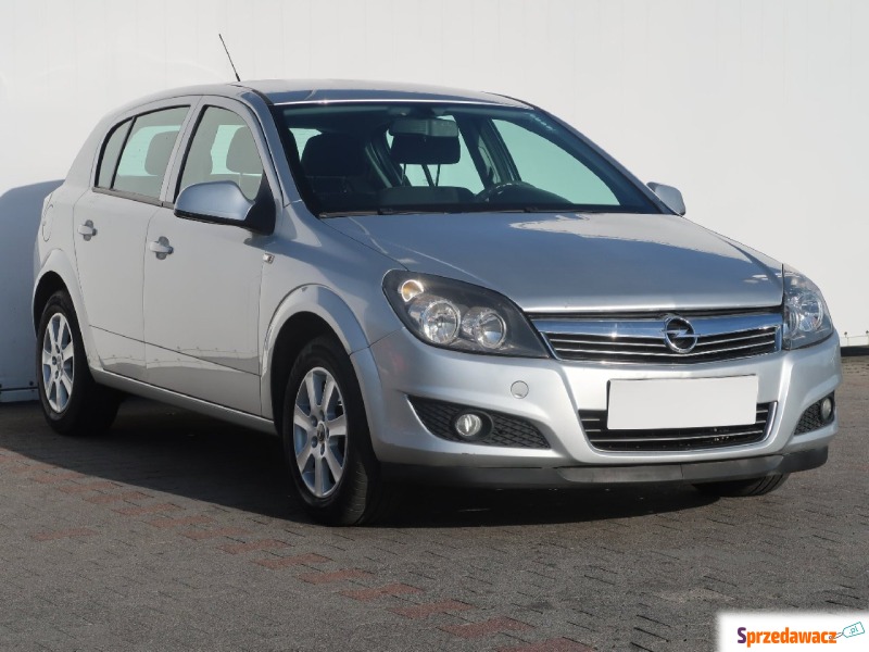 Opel Astra  Hatchback 2011,  1.6 benzyna - Na sprzedaż za 12 999 zł - Bielany Wrocławskie