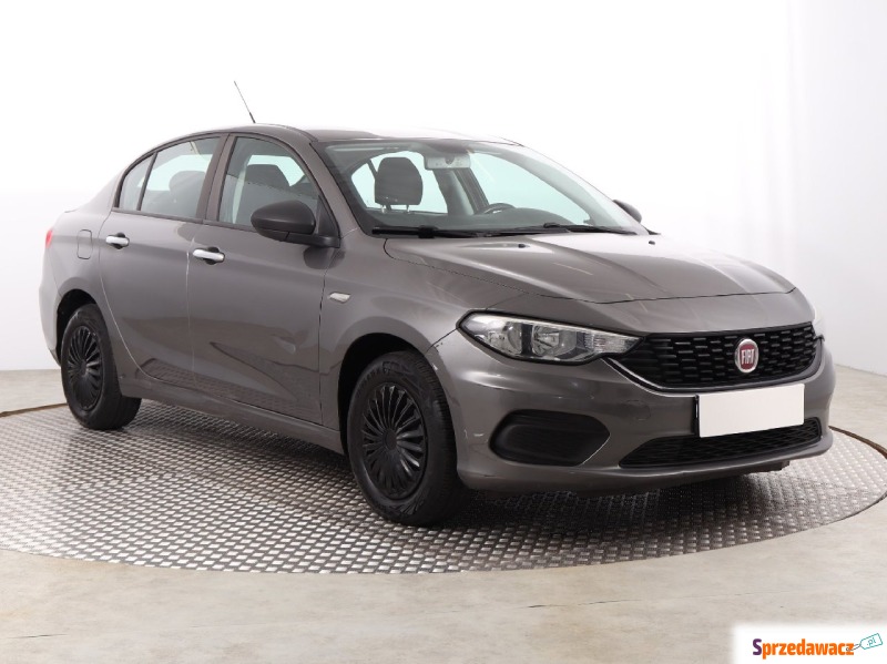 Fiat Tipo  Liftback 2016,  1.4 benzyna - Na sprzedaż za 15 999 zł - Katowice