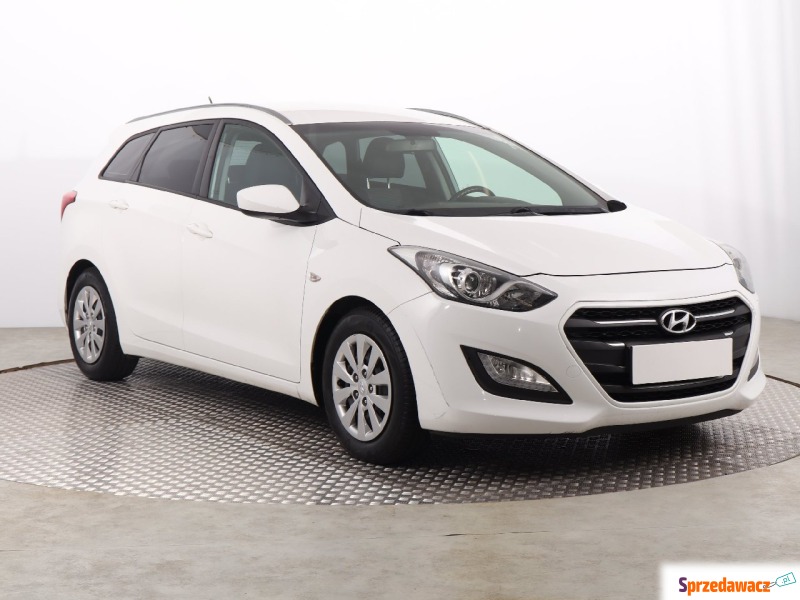 Hyundai i30  Kombi 2017,  1.6 benzyna - Na sprzedaż za 41 999 zł - Katowice