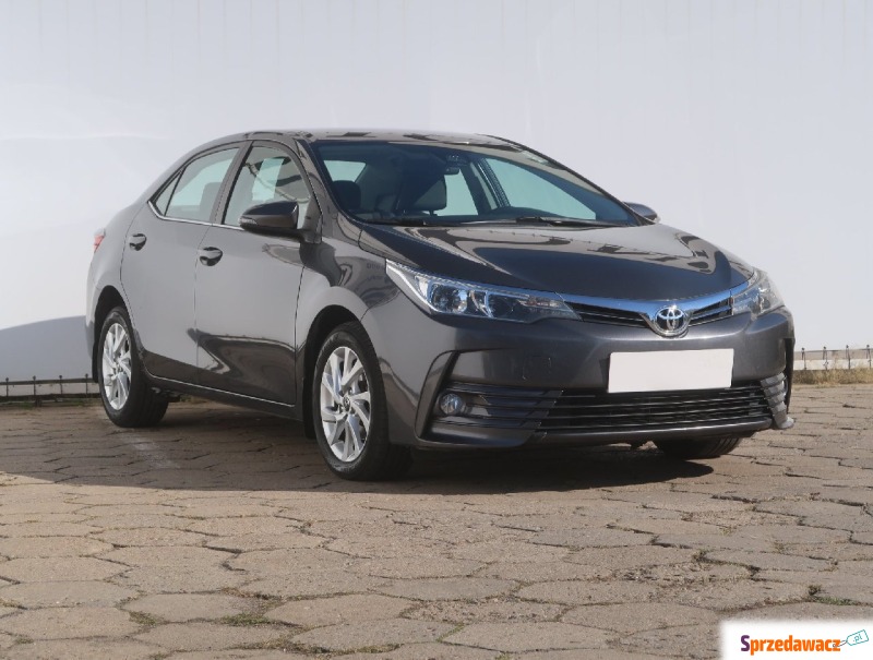 Toyota Corolla  Liftback 2018,  1.6 benzyna - Na sprzedaż za 56 999 zł - Łódź