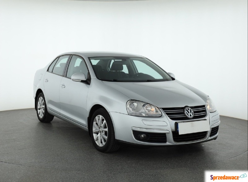 VW Jetta 1.6 TDI (105KM), 2010 - Samochody osobowe - Piaseczno