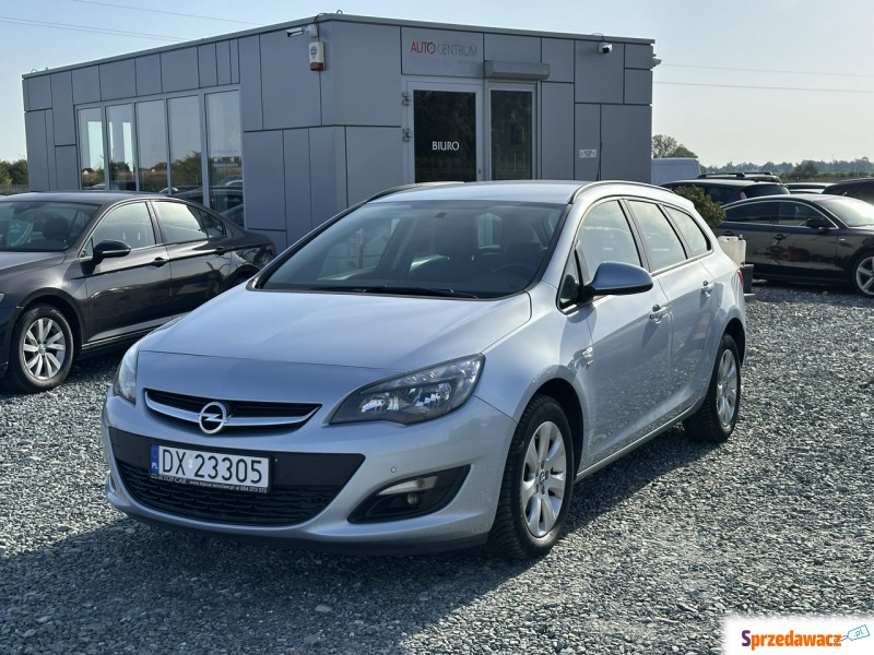 Opel Astra 2014,  1.4 benzyna - Na sprzedaż za 29 800 zł - Wojkowice