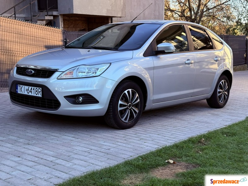 Ford Focus  Hatchback 2008,  1.6 benzyna - Na sprzedaż za 13 900 zł - Piekoszów