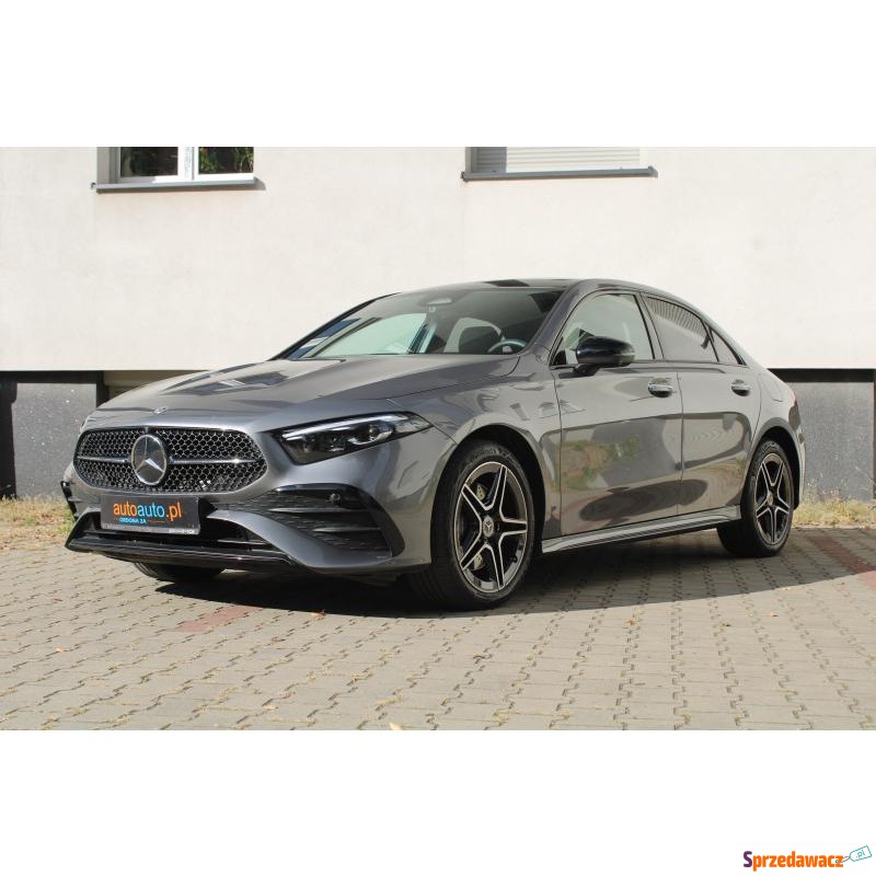 Mercedes - Benz A-klasa  Sedan/Limuzyna 2023,  1.3 hybryda - Na sprzedaż za 209 999 zł - Warszawa