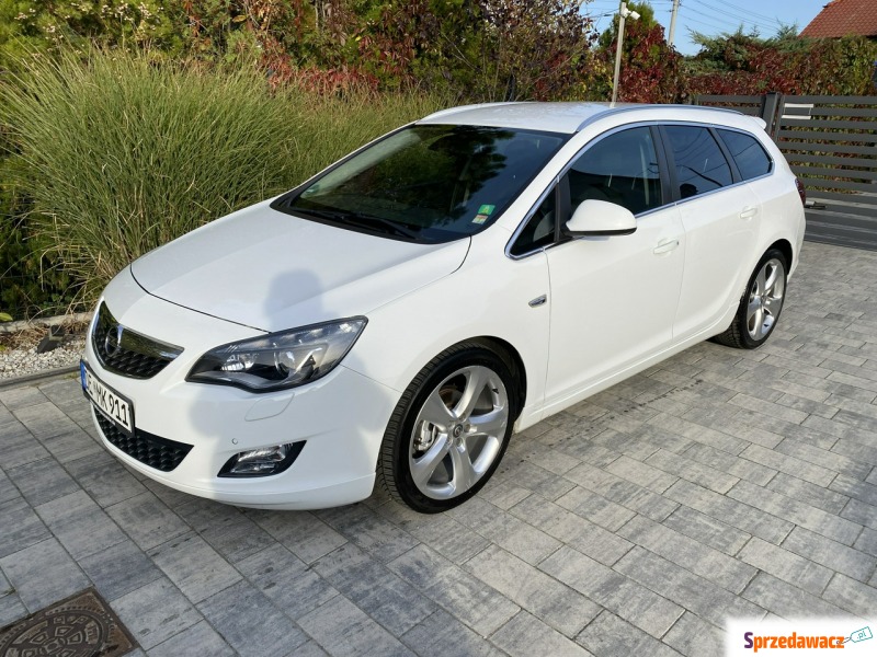 Opel Astra 2012,  1.8 benzyna - Na sprzedaż za 30 900 zł - Poznań