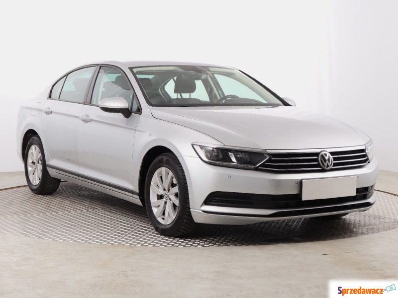 Volkswagen Passat  Liftback 2018,  1.4 benzyna - Na sprzedaż za 56 999 zł - Katowice