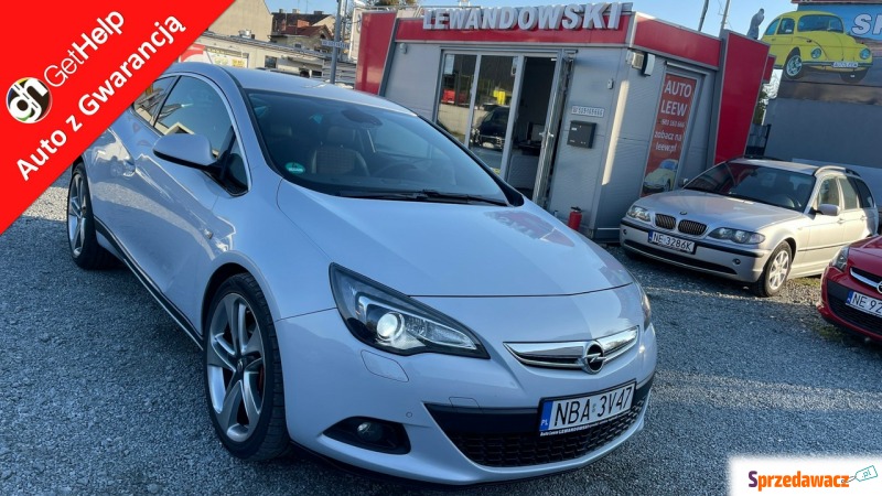 Opel Astra  Hatchback 2011,  2.0 diesel - Na sprzedaż za 31 900 zł - Elbląg