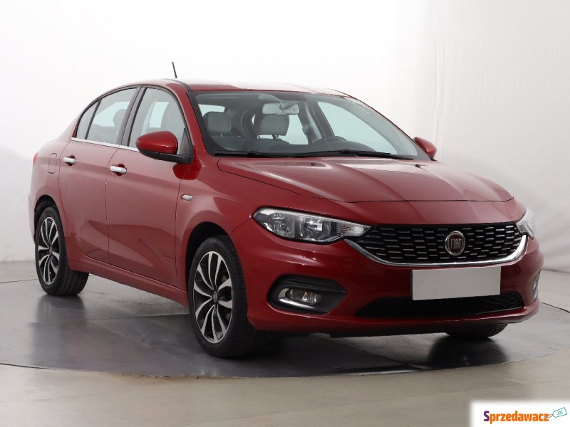 Fiat Tipo  Liftback 2017,  1.4 benzyna - Na sprzedaż za 46 999 zł - Katowice