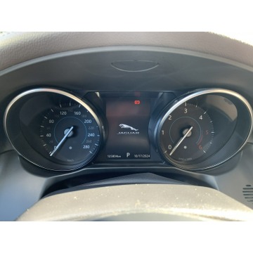 Jaguar XF  Sedan/Limuzyna 2018,  2.0 diesel, automat - Na sprzedaż za 79 900 zł - Kraków - zdjęcie 10
