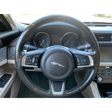 Jaguar XF  Sedan/Limuzyna 2018,  2.0 diesel, automat - Na sprzedaż za 79 900 zł - Kraków - zdjęcie 11