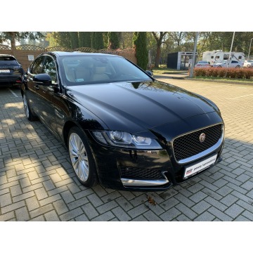 Jaguar XF  Sedan/Limuzyna 2018,  2.0 diesel, automat - Na sprzedaż za 79 900 zł - Kraków - zdjęcie 3