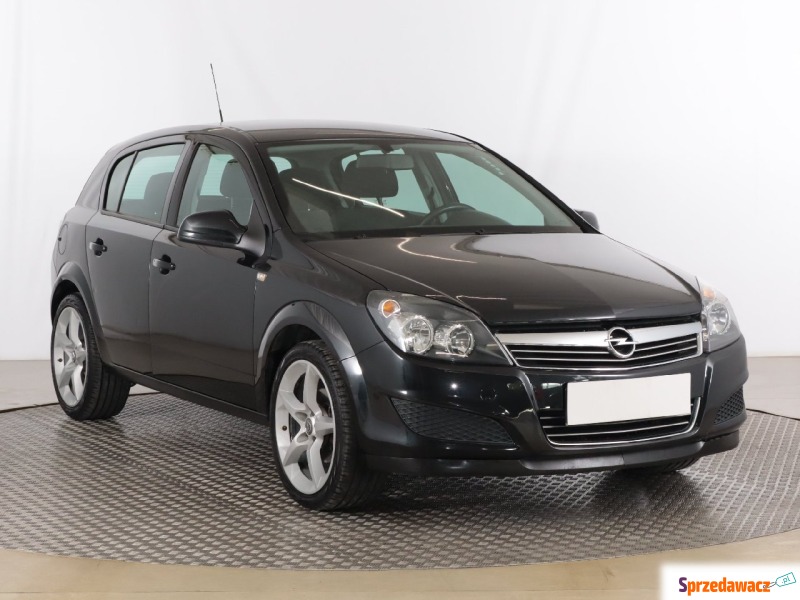 Opel Astra  Hatchback 2012,  1.6 benzyna - Na sprzedaż za 24 999 zł - Zabrze