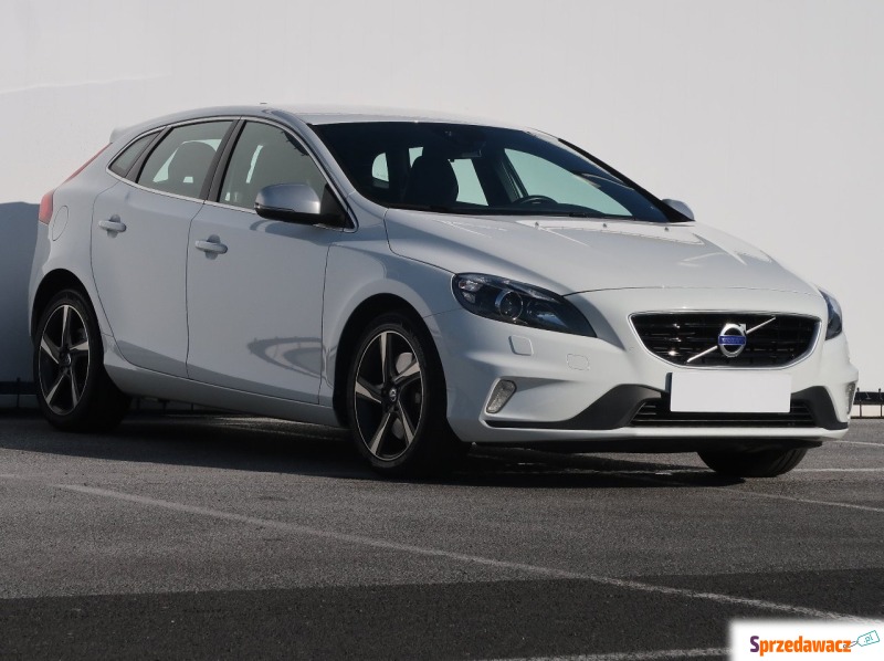 Volvo V40  Hatchback 2015,  1.5 benzyna - Na sprzedaż za 67 999 zł - Lublin