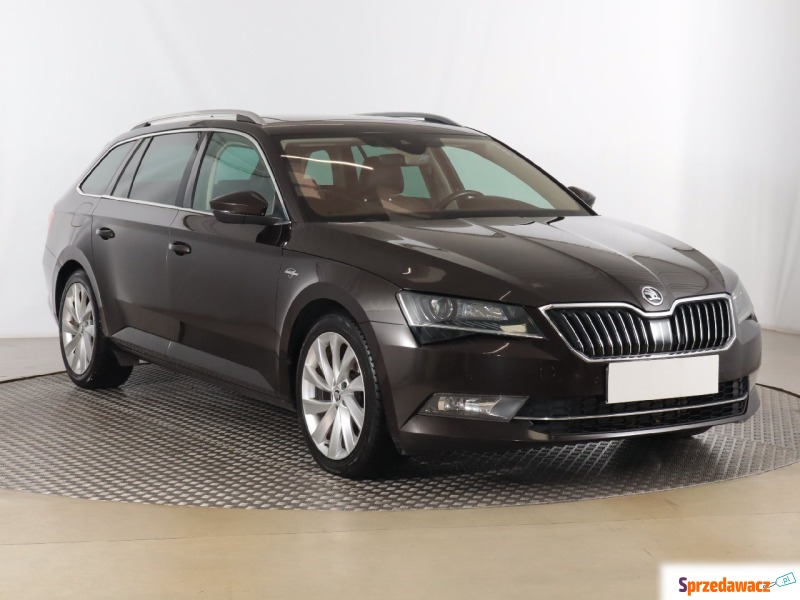 Skoda Superb  Kombi 2017,  2.0 benzyna - Na sprzedaż za 79 999 zł - Zabrze