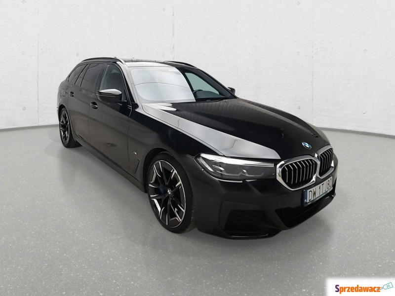 BMW Seria 5 2022,  3.0 hybryda - Na sprzedaż za 227 550 zł - Komorniki