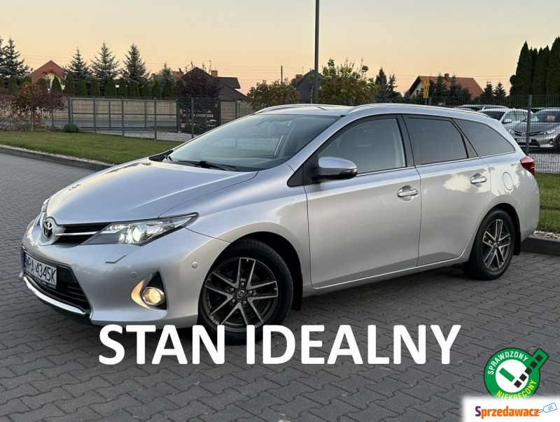 Toyota Auris 2015,  1.6 benzyna - Na sprzedaż za 47 900 zł - Kotarwice