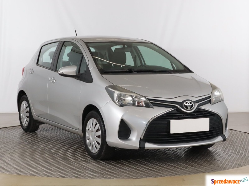 Toyota Yaris  Hatchback 2015,  1.0 benzyna - Na sprzedaż za 30 999 zł - Zabrze