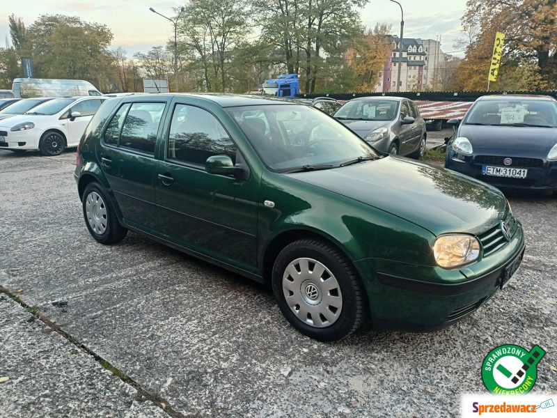 Volkswagen Golf  Hatchback 2002,  1.6 benzyna - Na sprzedaż za 8 900,00 zł - Tomaszów Mazowiecki