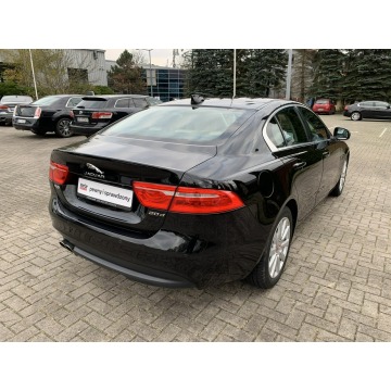 Jaguar XE  Sedan/Limuzyna 2017,  2.0 diesel, automat - Na sprzedaż za 79 900 zł - Kraków - zdjęcie 6