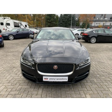 Jaguar XE  Sedan/Limuzyna 2017,  2.0 diesel, automat - Na sprzedaż za 79 900 zł - Kraków - zdjęcie 2